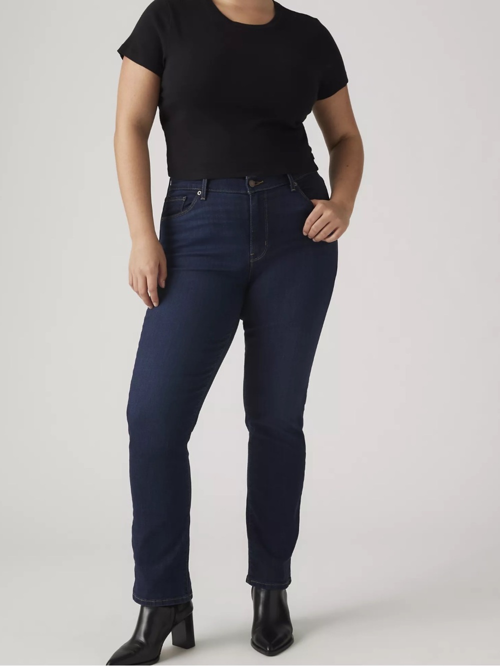 Levi's women’s Classic Straight Levi Jeans size 14 M 34/30